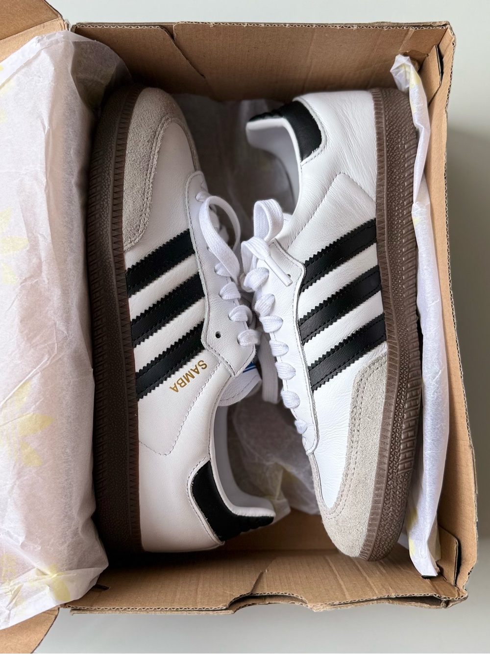 💯 Authentic Adidas Samba OG Shoes in White with Black Stripes.
